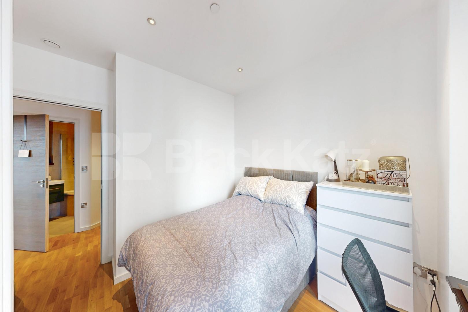 Stylish & contemporary & boasting 830 Sq. Ft. of living & entertaining space The Ceramic Building - Newington Causeway , Borough